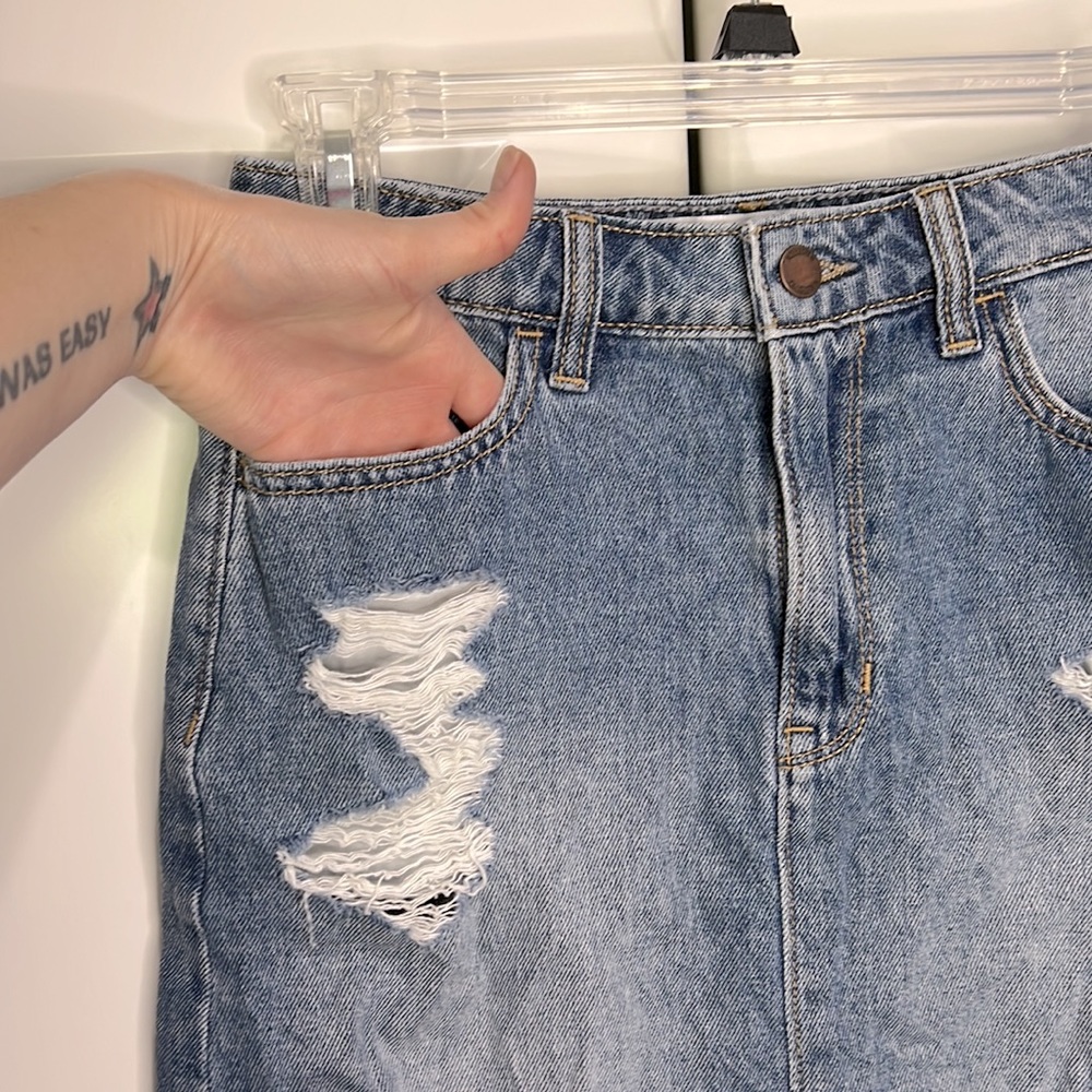 Hollister Ultra High-Rise Denim Jean Skirt Sz 1 Distressed - Picture 3 of 7